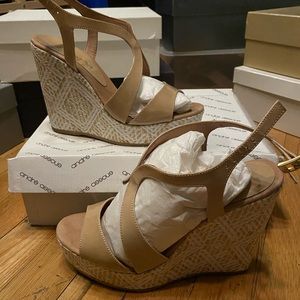 Andre Assous Women's Johanna Hi Wedge Nude Sandal